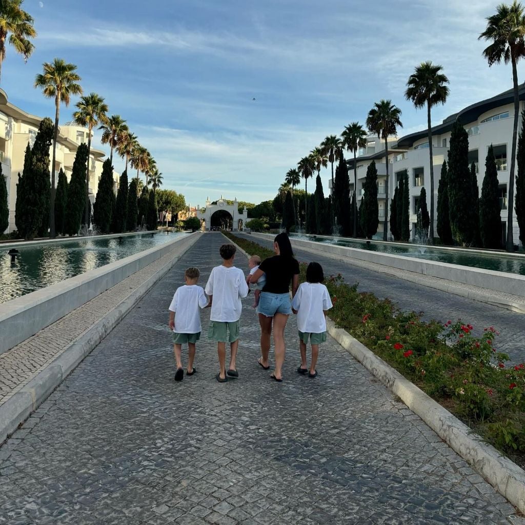 Annie Kilner und ihre vier Kinder im September 2024