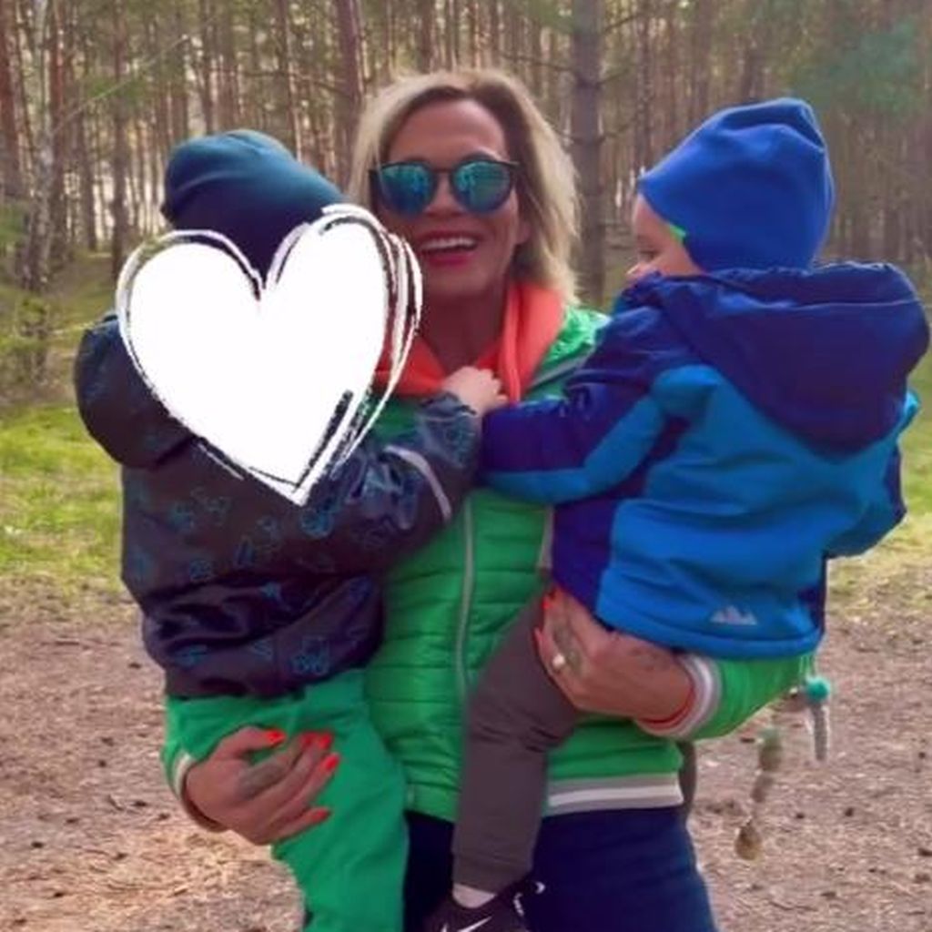 Annika Kärsten-Hoenig mit ihren Söhnen Juliano und Jianni