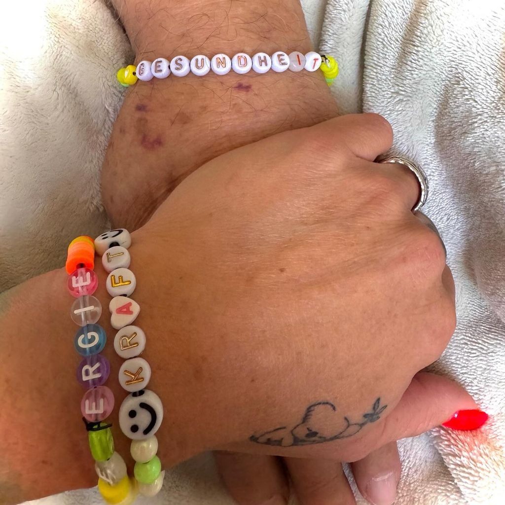 Annika Kärsten-Hoenig und Heinz Hoenigs Armbänder im Juni 2024