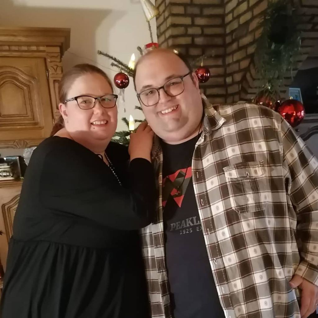 Reality-TV-Kandidat Ingo mit seiner Partnerin Annika im Dezember 2021
