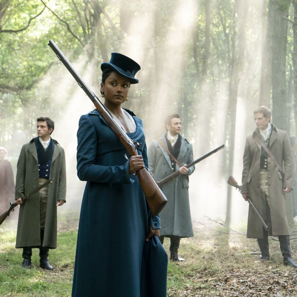 Anthony Bridgerton (Jonathan Bailey), Kate Sharma (Simone Ashley), Benedict Bridgerton (Luke Thompso