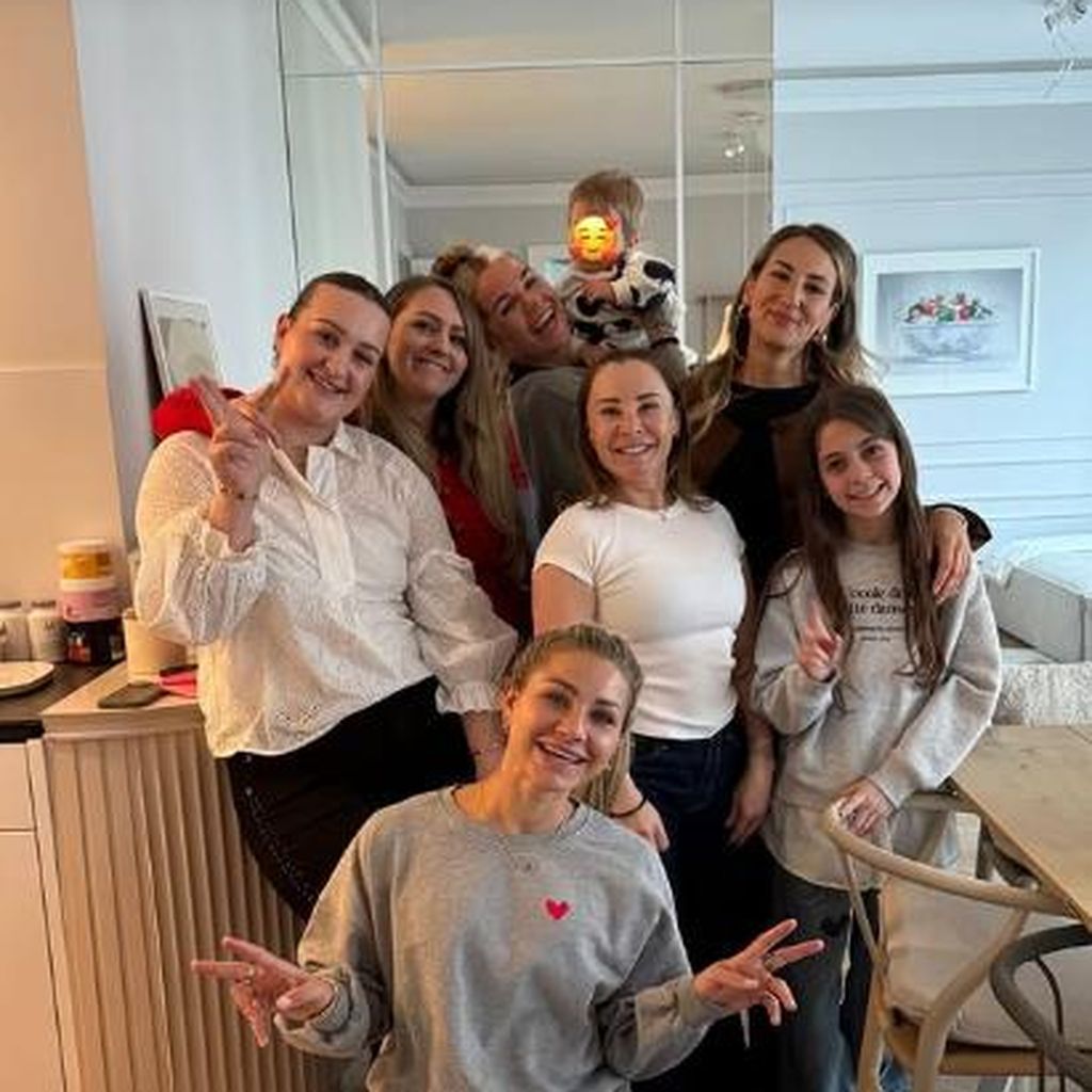Antonia Elena und ihre Freunde feiern den Geburtstag von ihrem Sohn Noah, März 2025