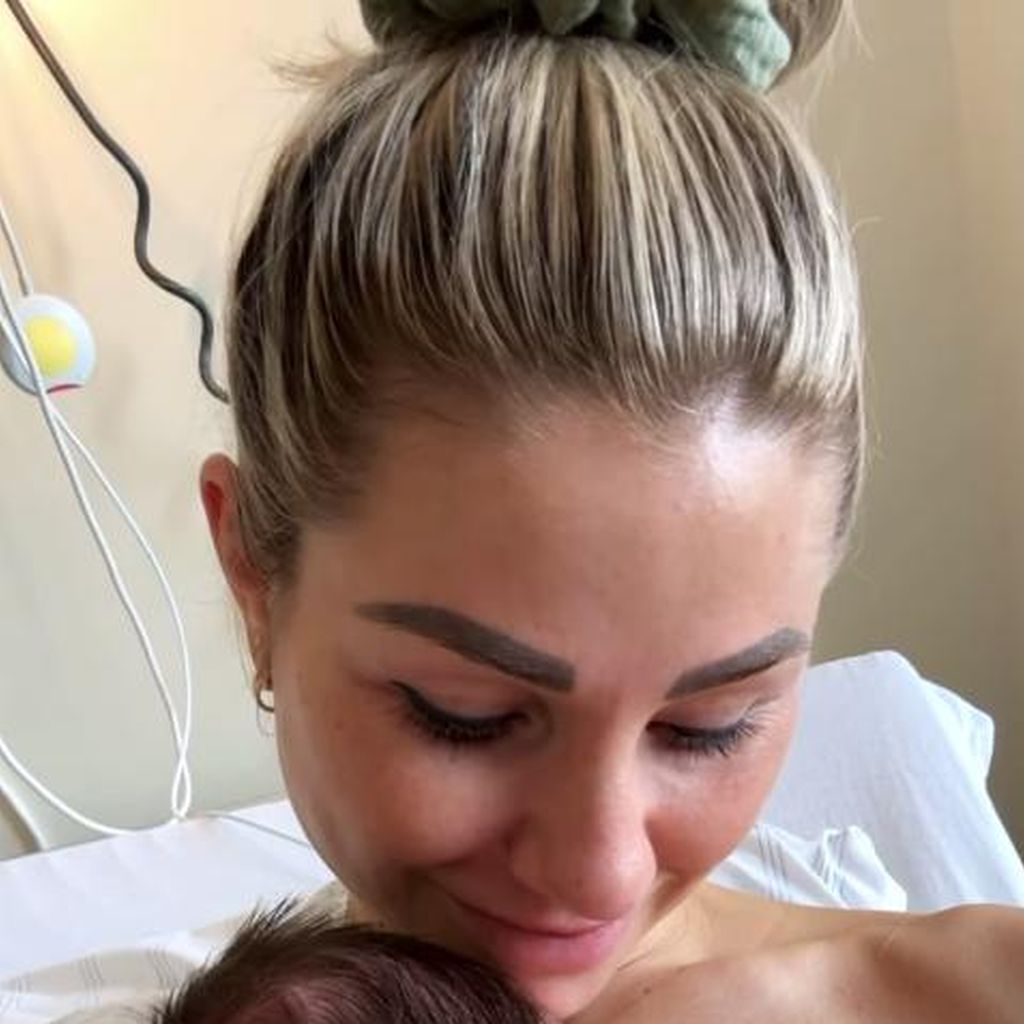 Antonia Elena mit ihrem Baby, 2024