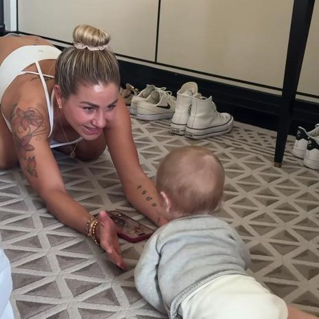 Antonia Elena mit ihrem Sohn Noah, Oktober 2024