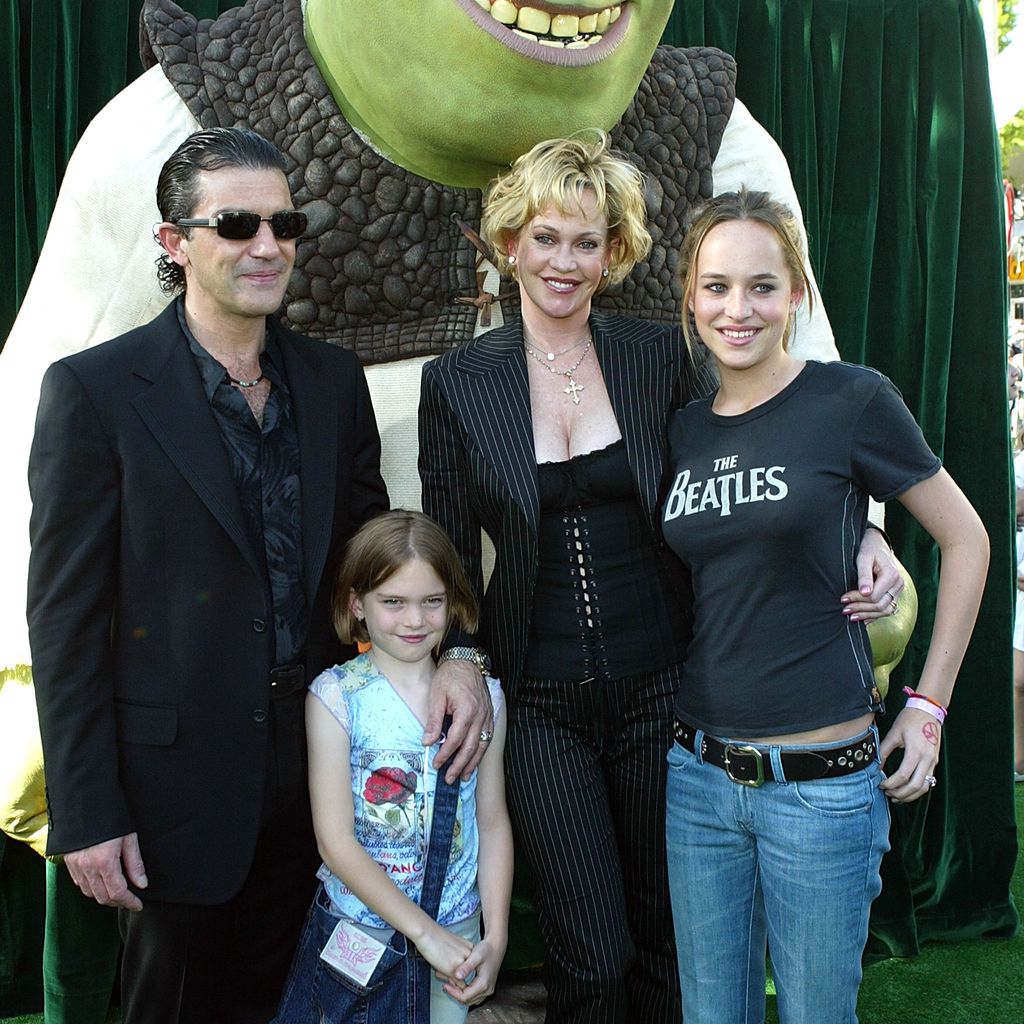 Antonio Banderas, Melanie Griffith, Dakota Johnson und Stella Banderas im Jahr 2004