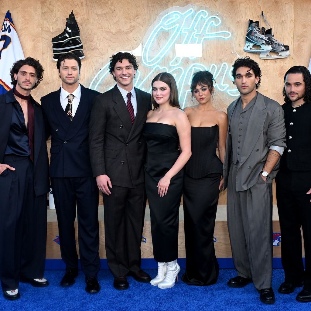Antonio Cipriano, Stephen Kalyn, Belmont Cameli, Ella Bright, Mika Abdalla, Josh Heuston und Jalen Thomas Brooks bei der "Off-Campus"-Premiere