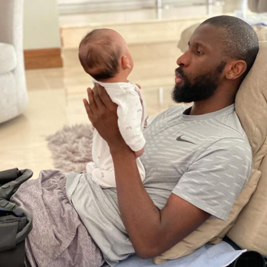 Antonio Rüdiger mit seinem Sohn Djamal im Mai 2020