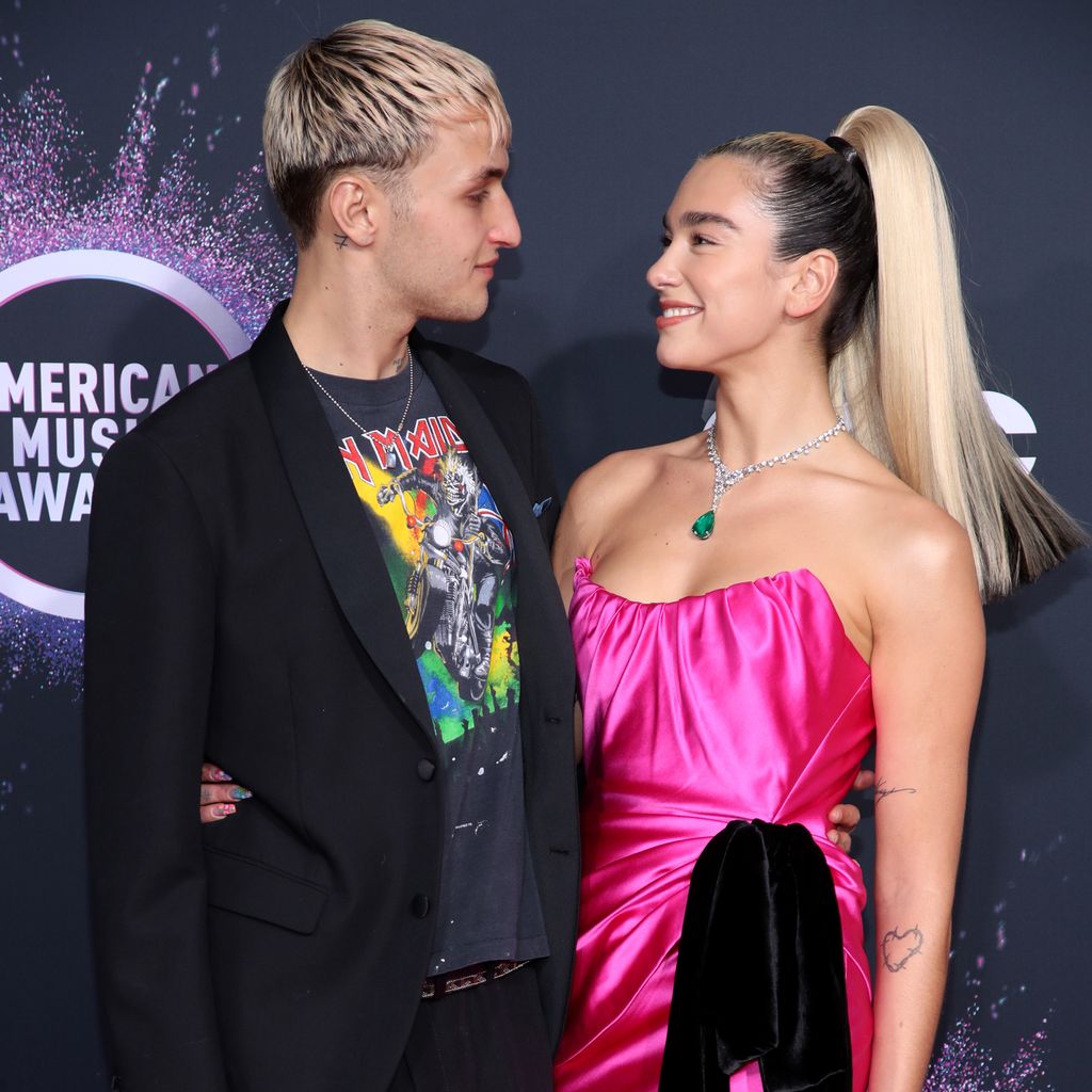 Anwar Hadid mit Dua Lipa bei den American Music Awards, November 2019