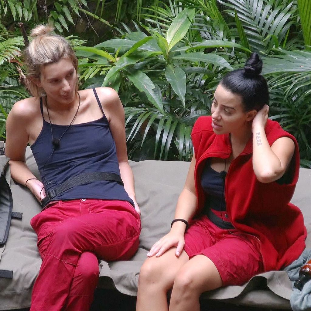 Anya Elsner und Leyla Lahouar im Dschungelcamp