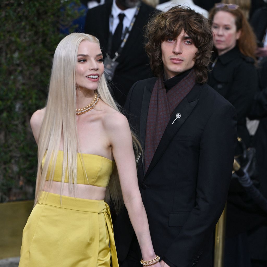 Anya Taylor-Joy und Malcolm McRae bei den Golden Globe Awards 2023