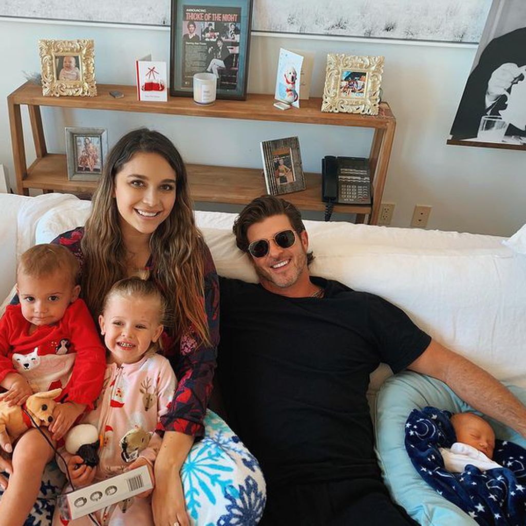April Love Geary und Robin Thicke mit ihren drei Kindern