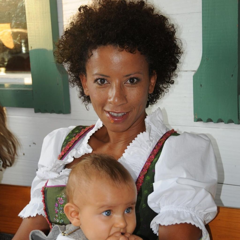 Arabella Kiesbauer mit ihrer Tochter