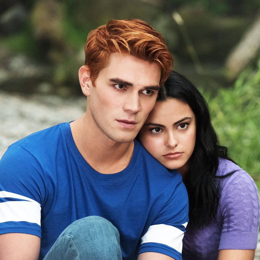 Archie Andrews und Veronica Lodge in "Riverdale"