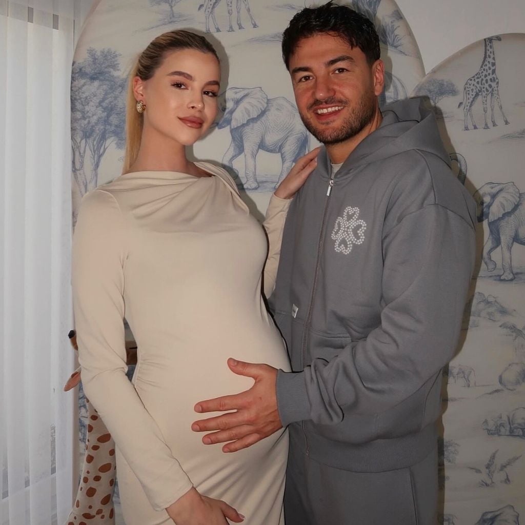 Ardian Bujupi und seine Partnerin Fjolla Fetinci, März 2026