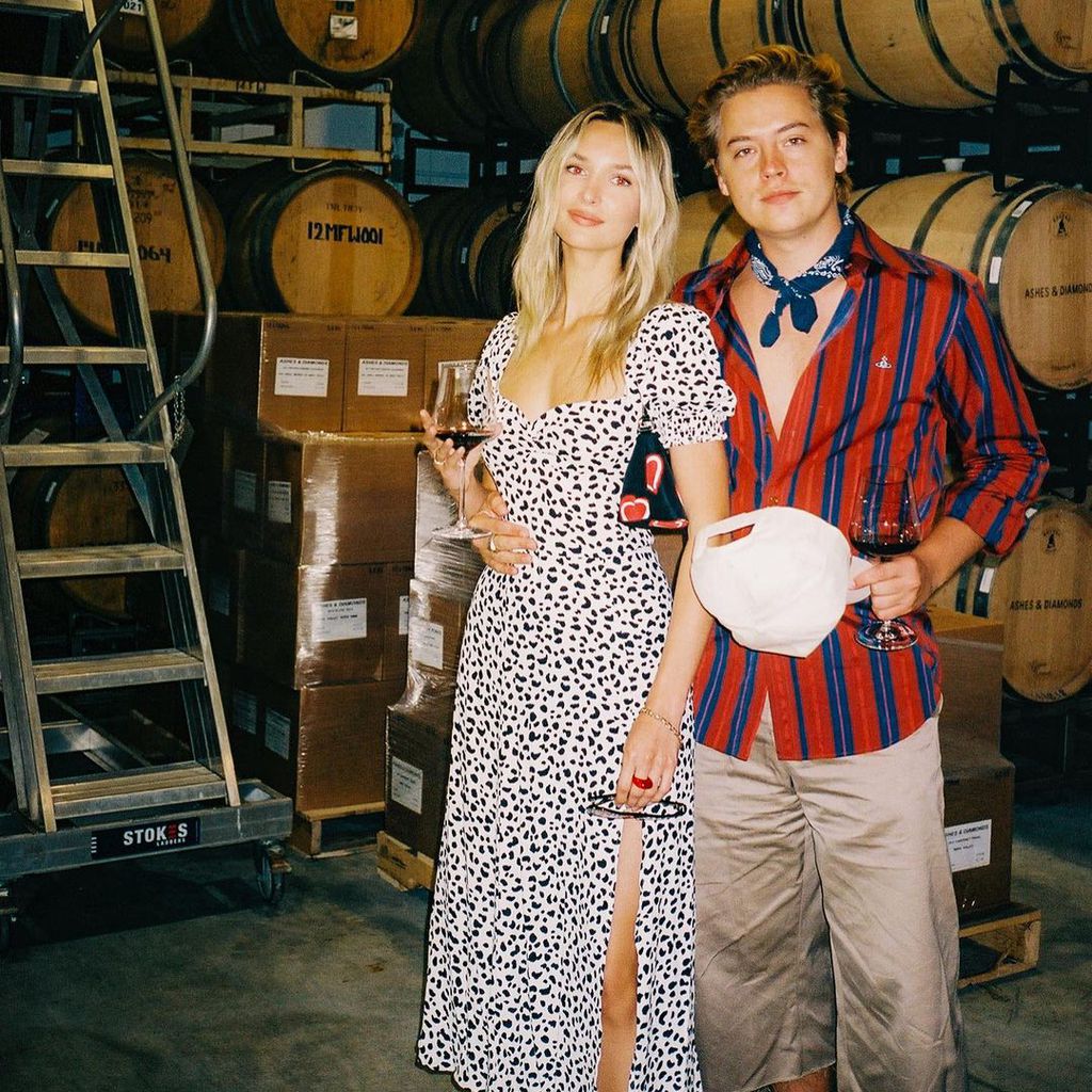 Ari Fournier und Cole Sprouse im August 2021