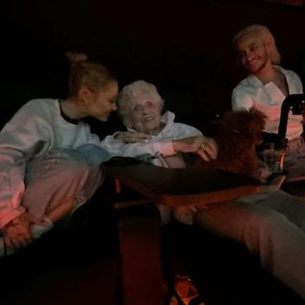 Ariana Grande, ihre Oma "Nonna" und ihr Bruder Frankie, November 2024