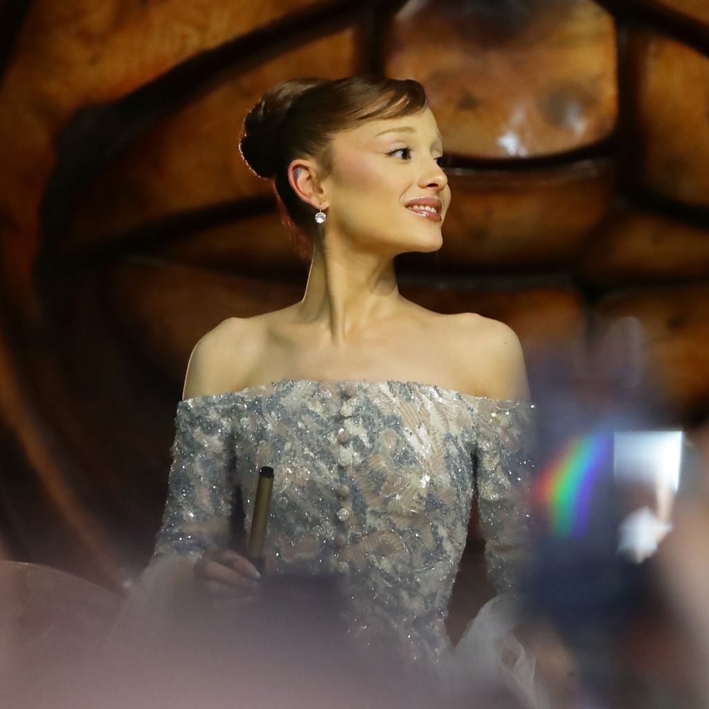 Ariana Grande bei der Premiere von "Wicked: For Good" in den Universal Studios Singapore, 2025
