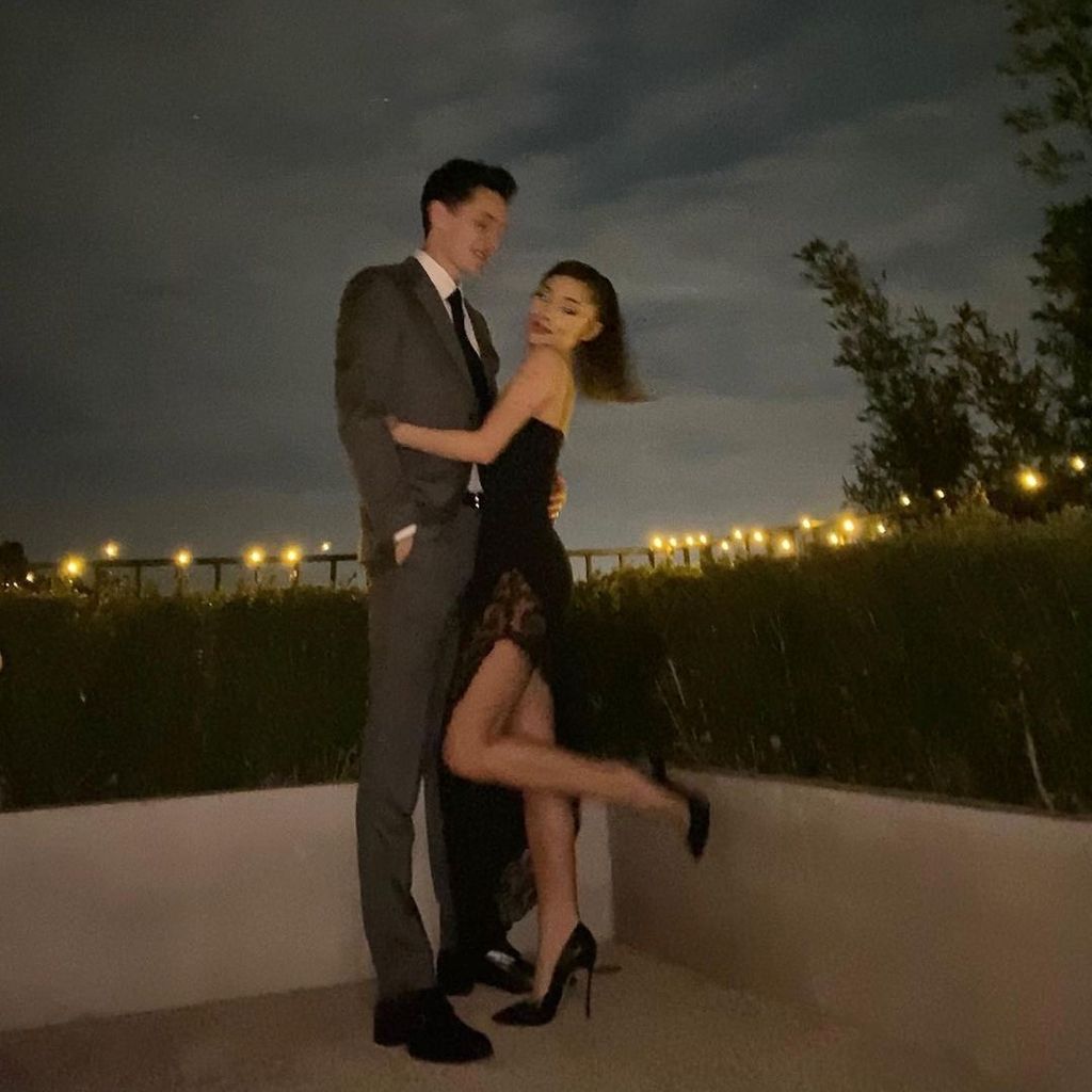 Ariana Grande und ihr Ehemann Dalton im Februar 2022