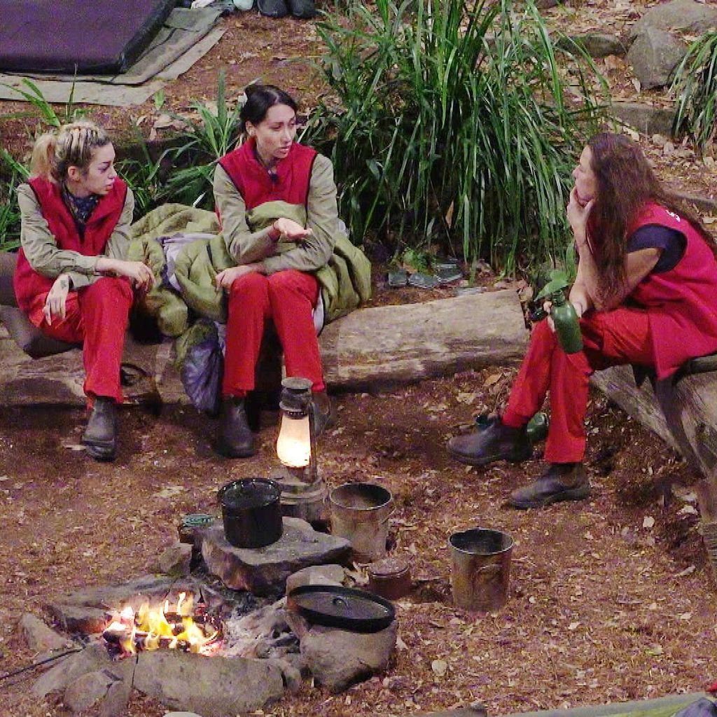 Ariel, Samira Yavuz und Simone Ballack im Dschungelcamp 2026