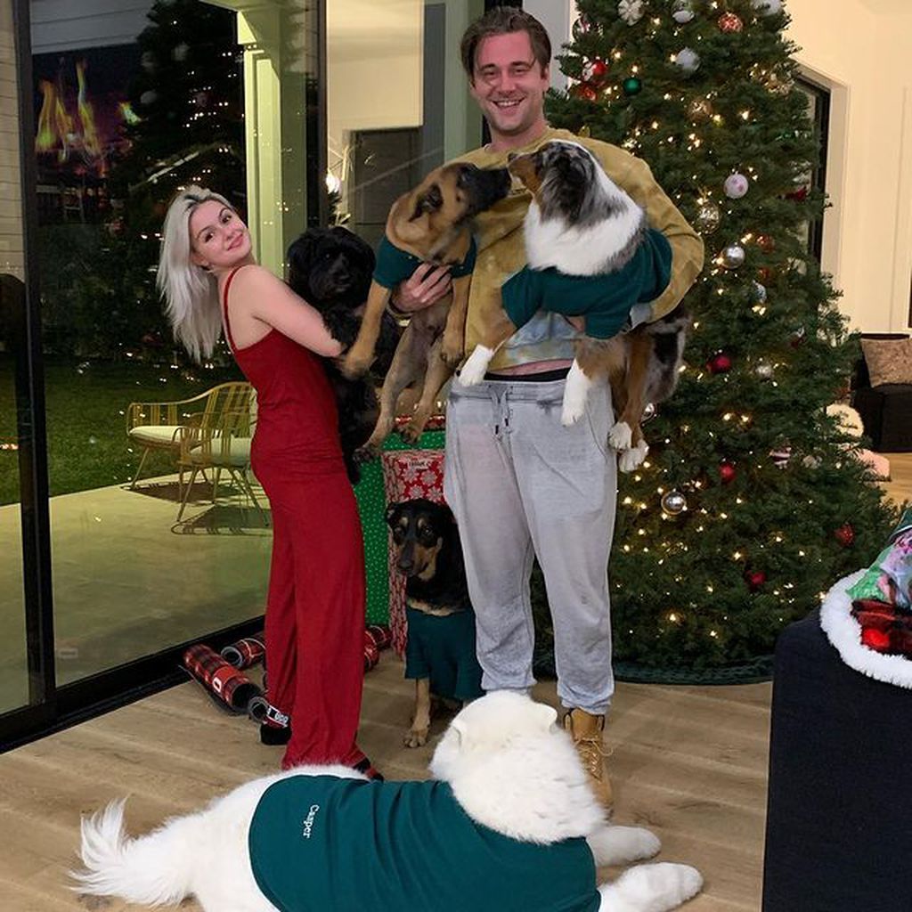 Ariel Winter und Luke Benward an Weihnachten 2020