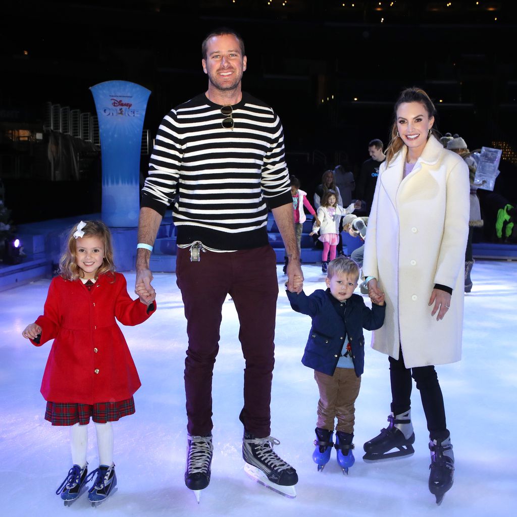 Armie Hammer und Elizabeth Chambers mit ihren Kindern Harper und Ford, 2019