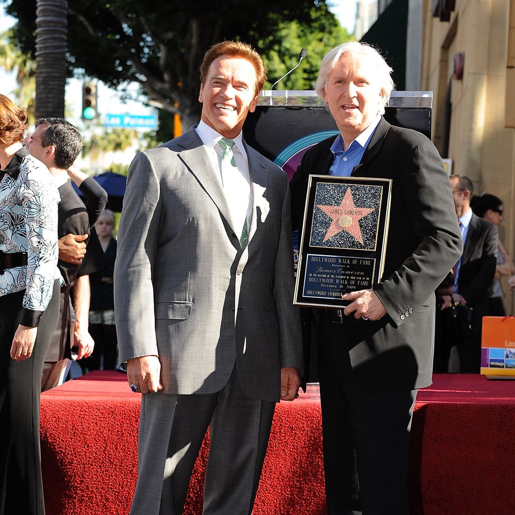 Arnold Schwarzenegger unterstützt James Cameron auf dem Hollywood Walk of Fame, 2009, Hollywood.