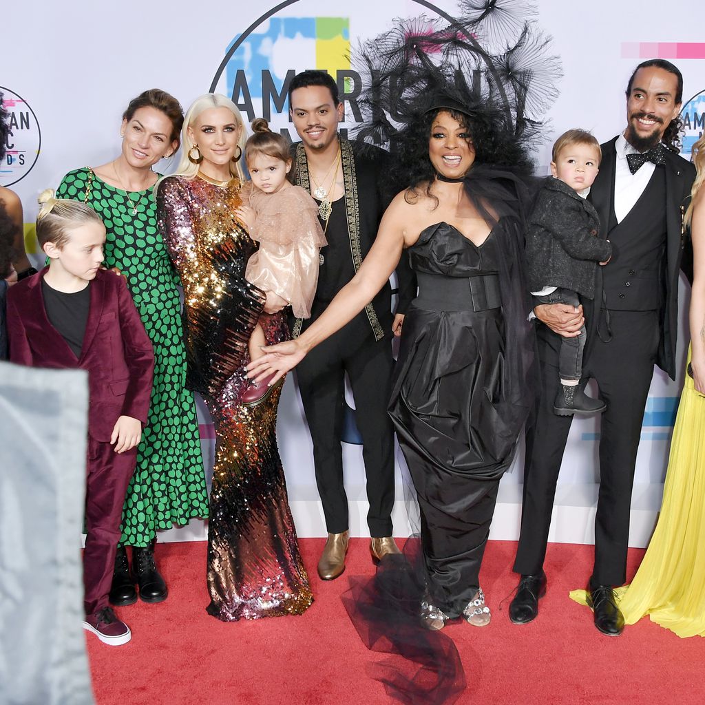 Ashlee Simpson mit ihren Kindern, ihrem Ehemann Evan und ihrer Schwiegermutter Diana Ross