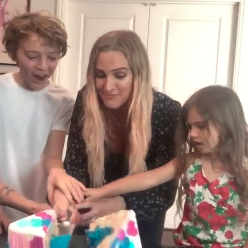 Ashlee Simpson und ihre Kids bei der Geschlechtsenthüllung von Ashlees Baby