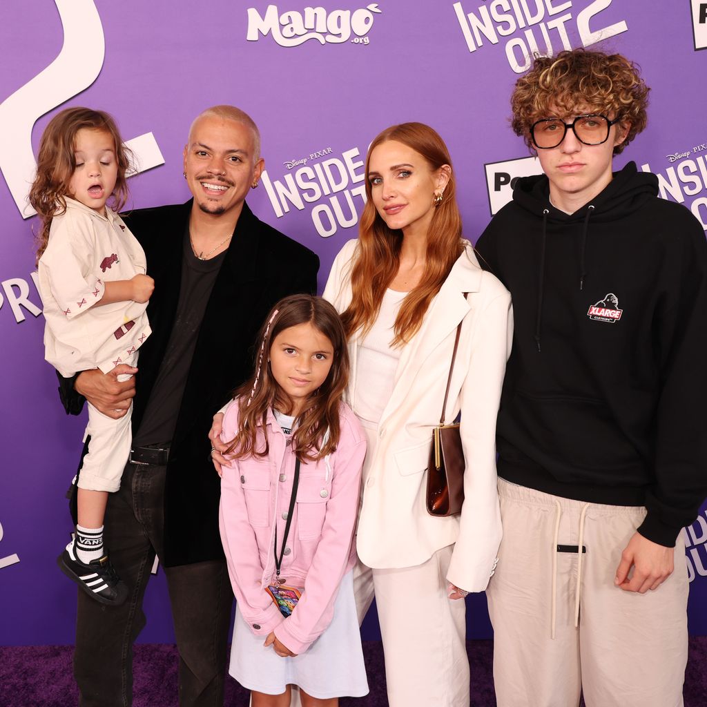 Ashlee Simpson und Evan Ross mit Kindern Ziggy Blu, Jagger Snow und Bronx Mowgli (v.l.n.r.), 2024