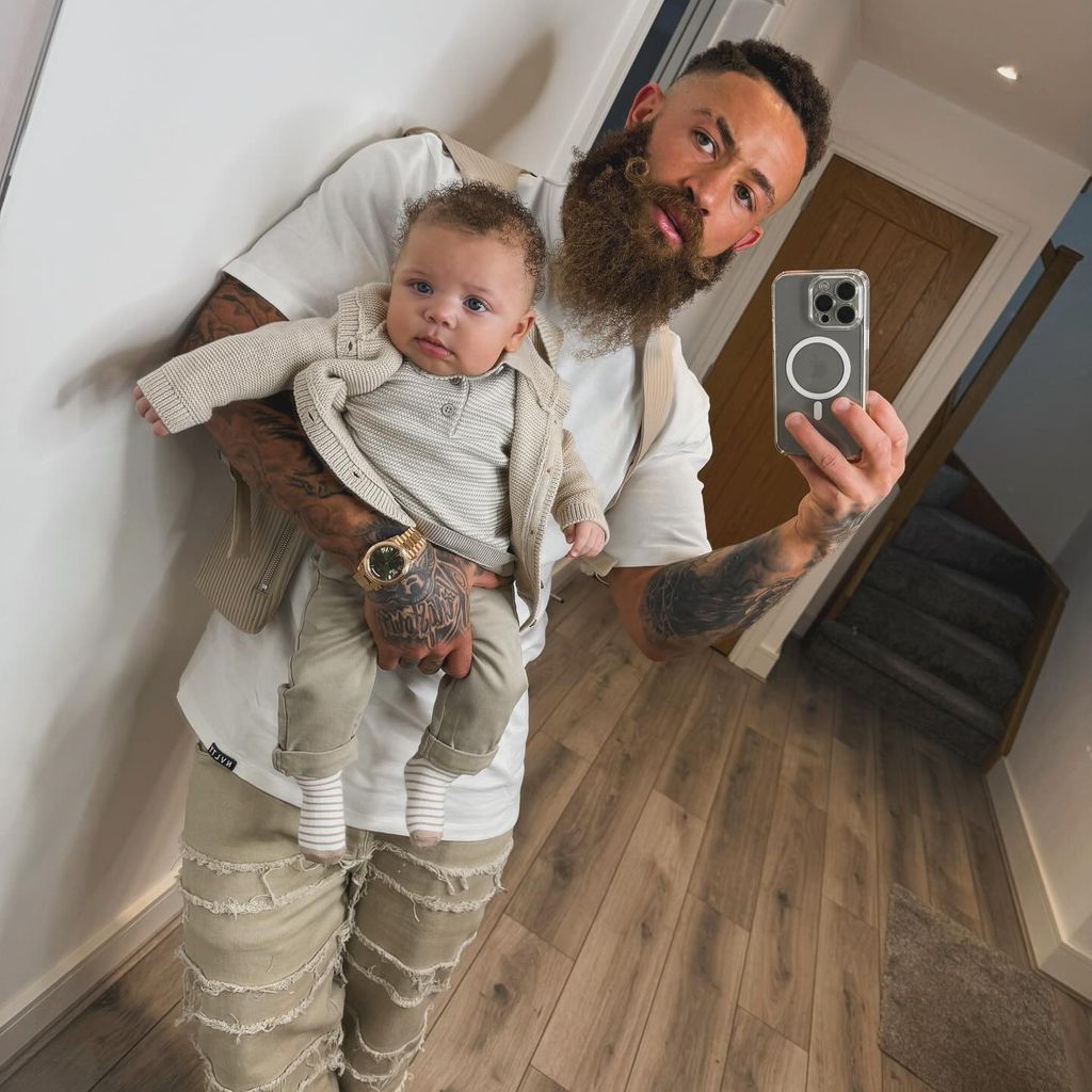 Ehemaliger Fußballer Ashley Cain mit seinem Sohn