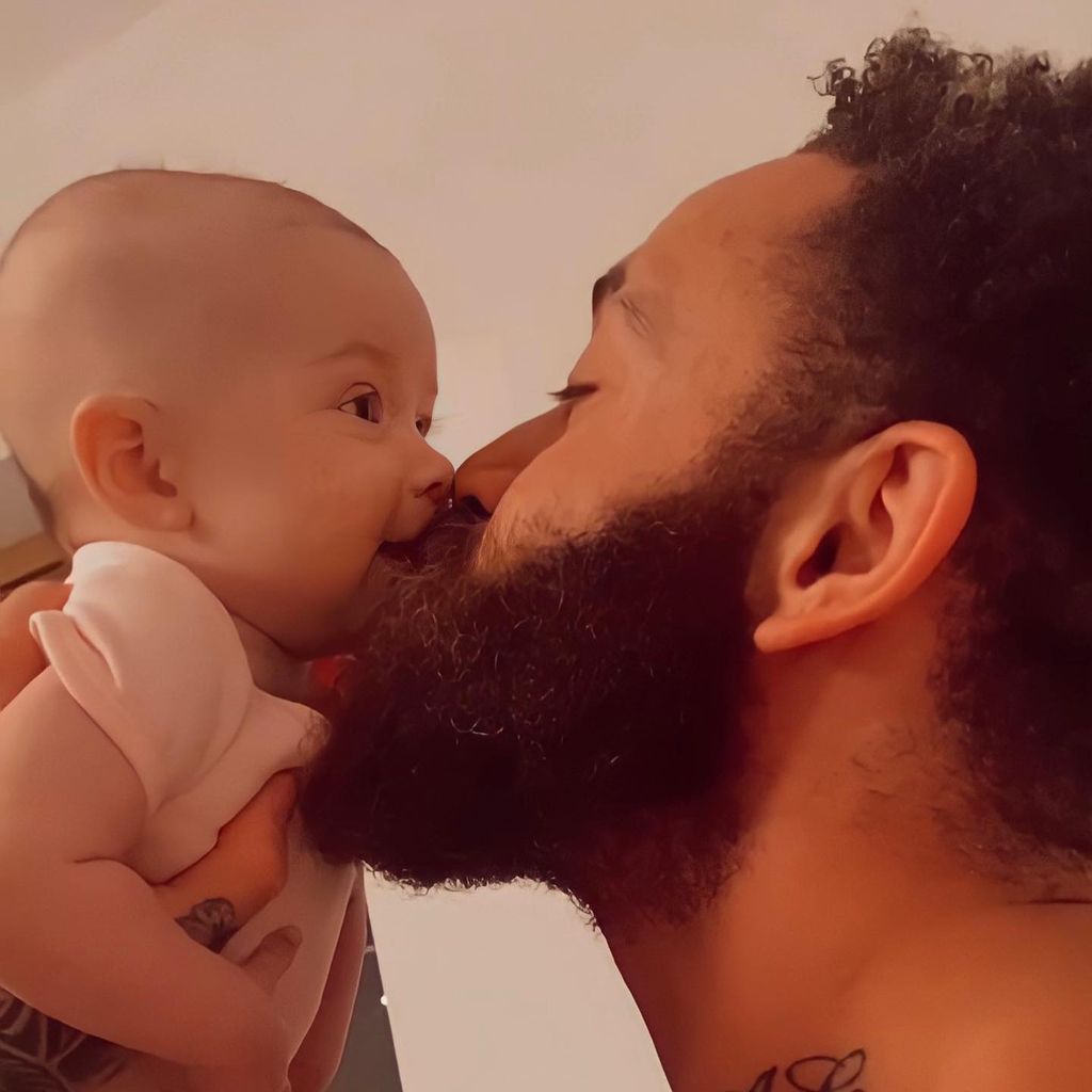 Ashley Cain mit seiner verstorbenen Tochter Azaylia