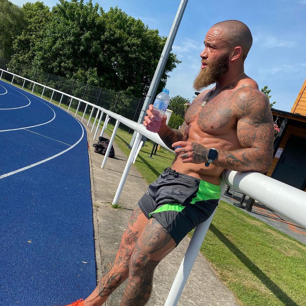 Ashley Cain, Fußballstar
