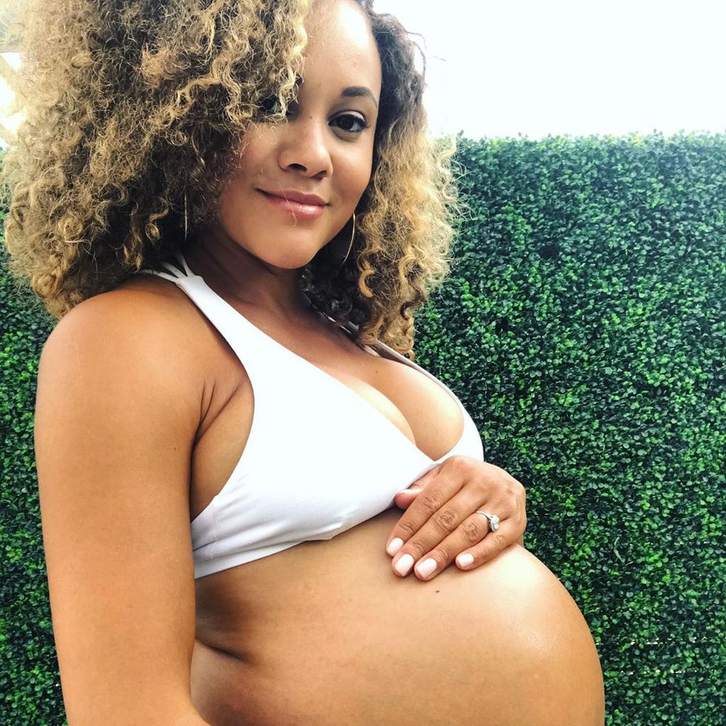 Ashley Darby mit einem riesigen Babybauch, Juli 2019