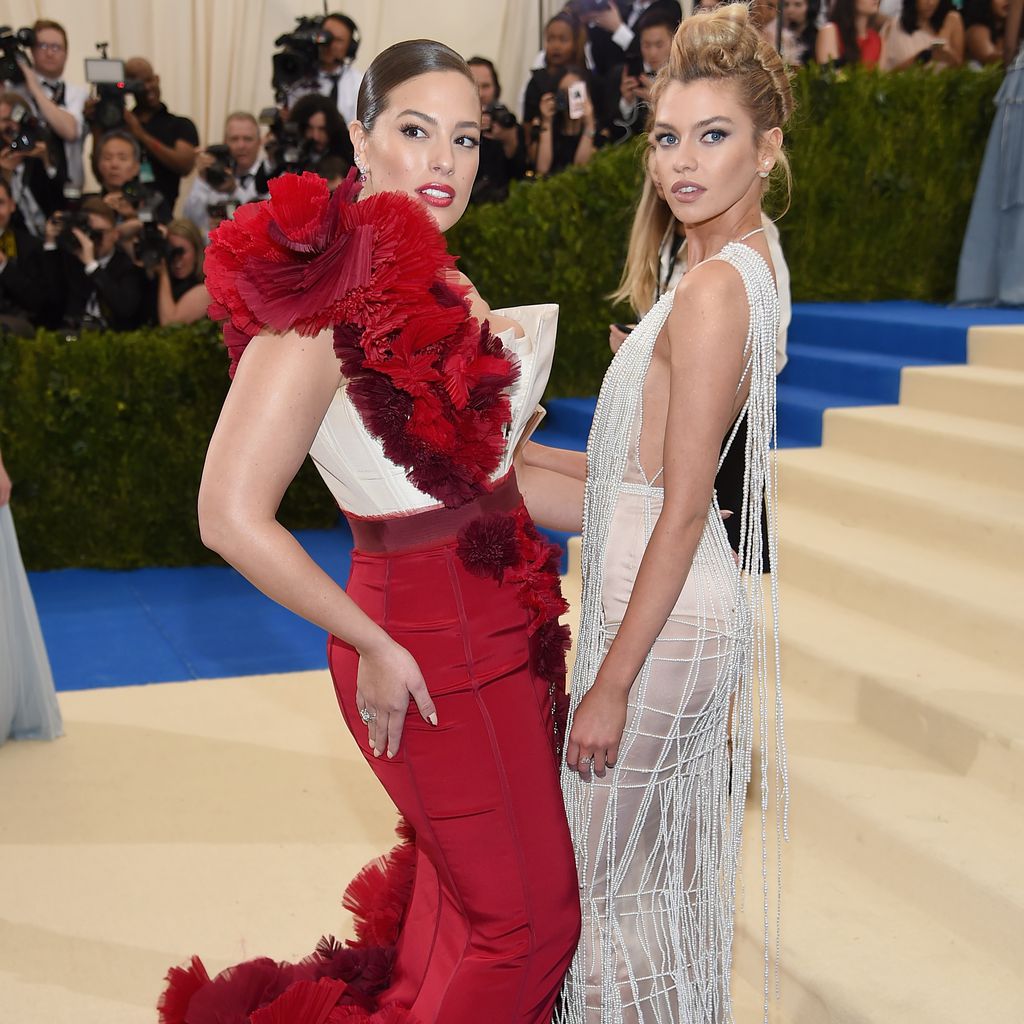 Ashley Graham und Stella Maxwell bei einer Gala in New York