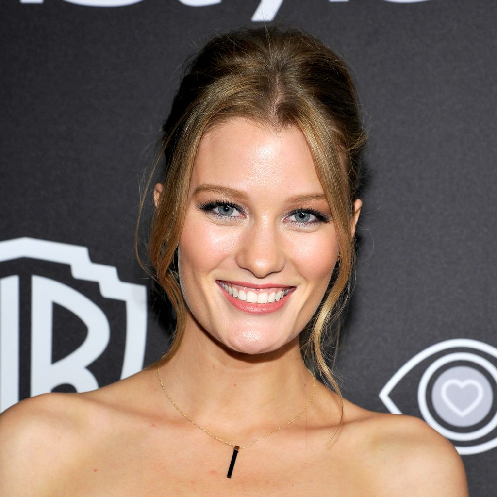 Ashley Hinsaw bei den Golden Globes 2017