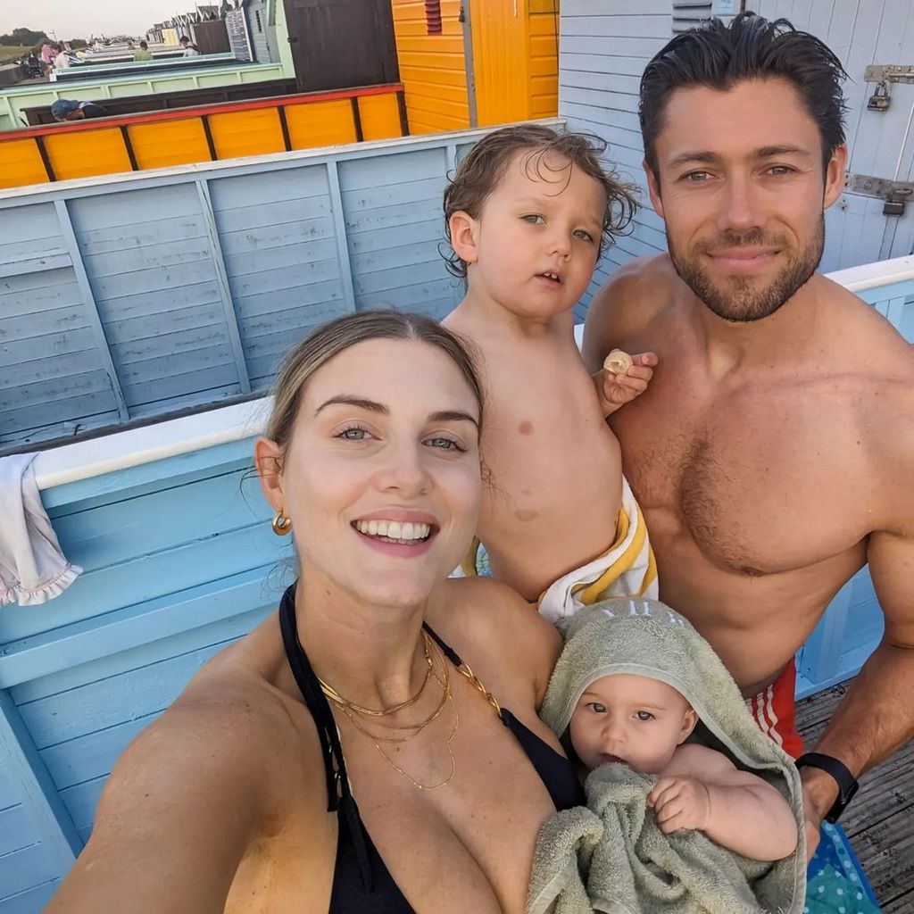 Ashley James mit ihrer Familie im September 2023