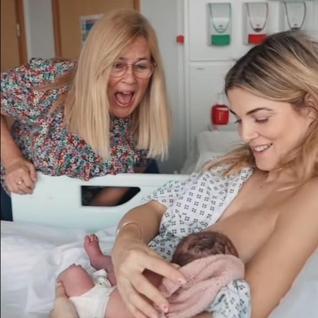 Ashley James mit Baby im März 2023