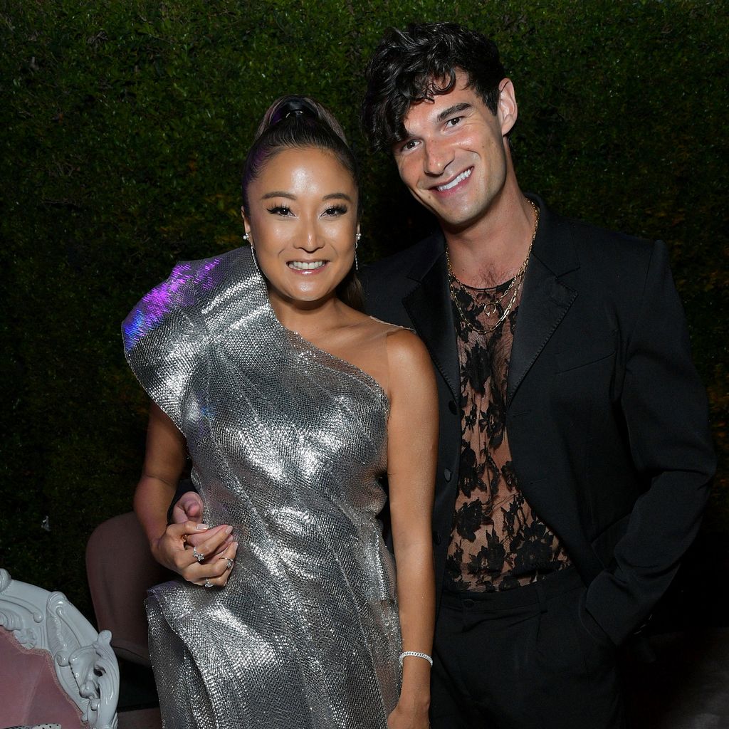 Ashley Park und Paul Forman bei der Premiere von "Emily In Paris" Staffel vier