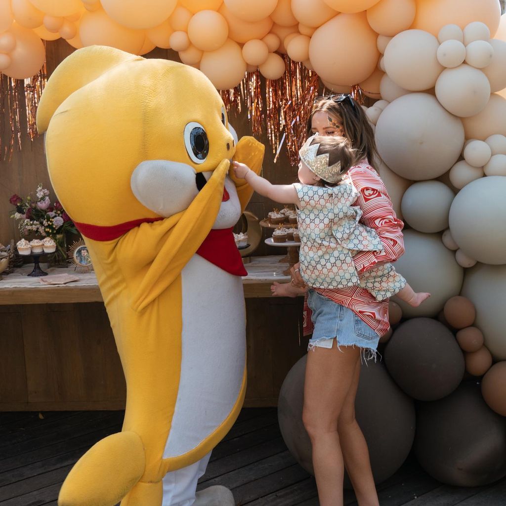 Ashley Tisdale mit ihrer Tochter im März 2022
