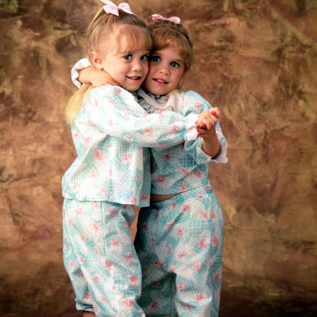 Ashley und Mary-Kate Olsen im Jahr 1990