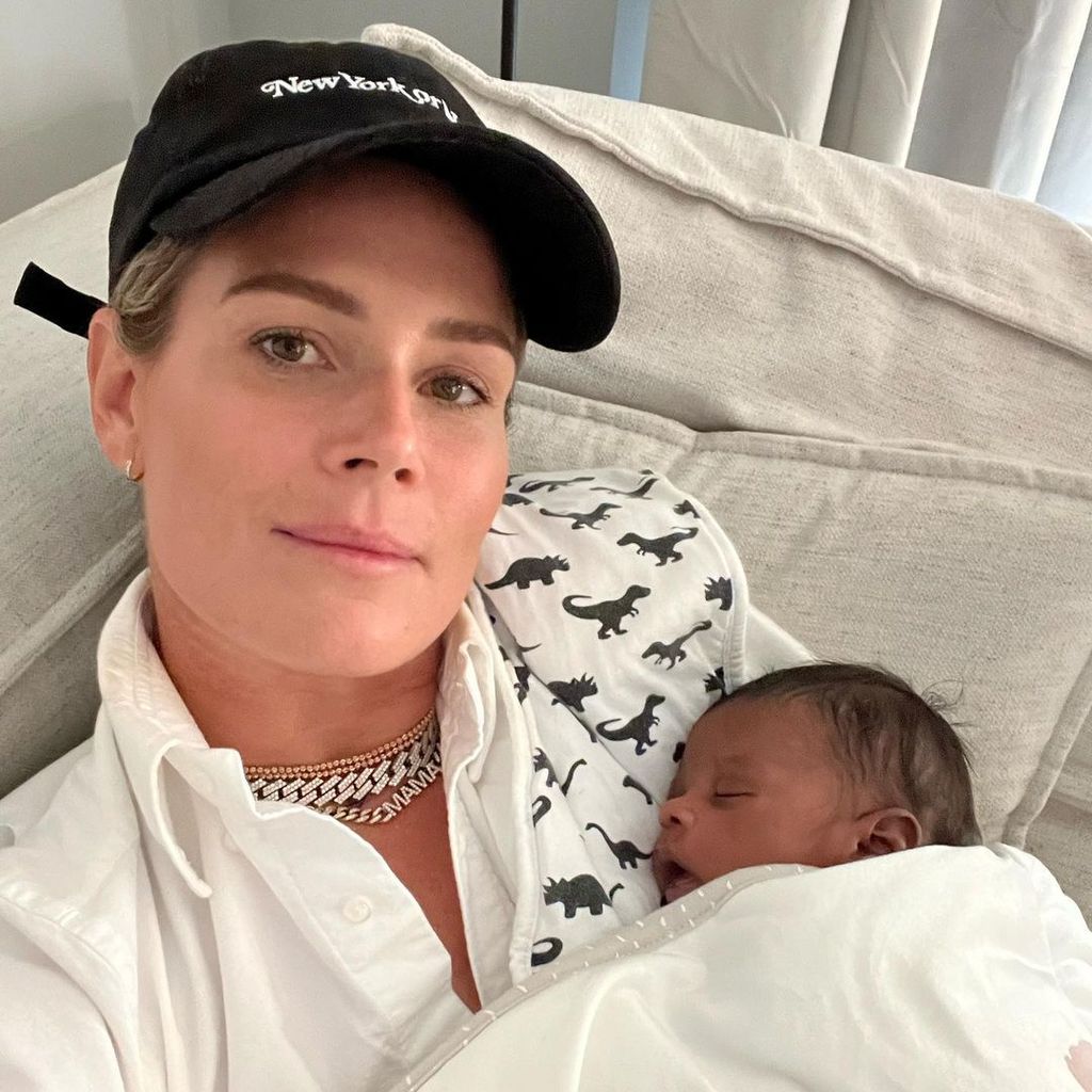 Ashlyn Harris mit ihrem Sohn im August 2022