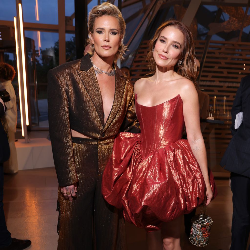 Ashlyn Harris und Sophia Bush während des Auftakts der Olympischen Spiele, Juli 2024