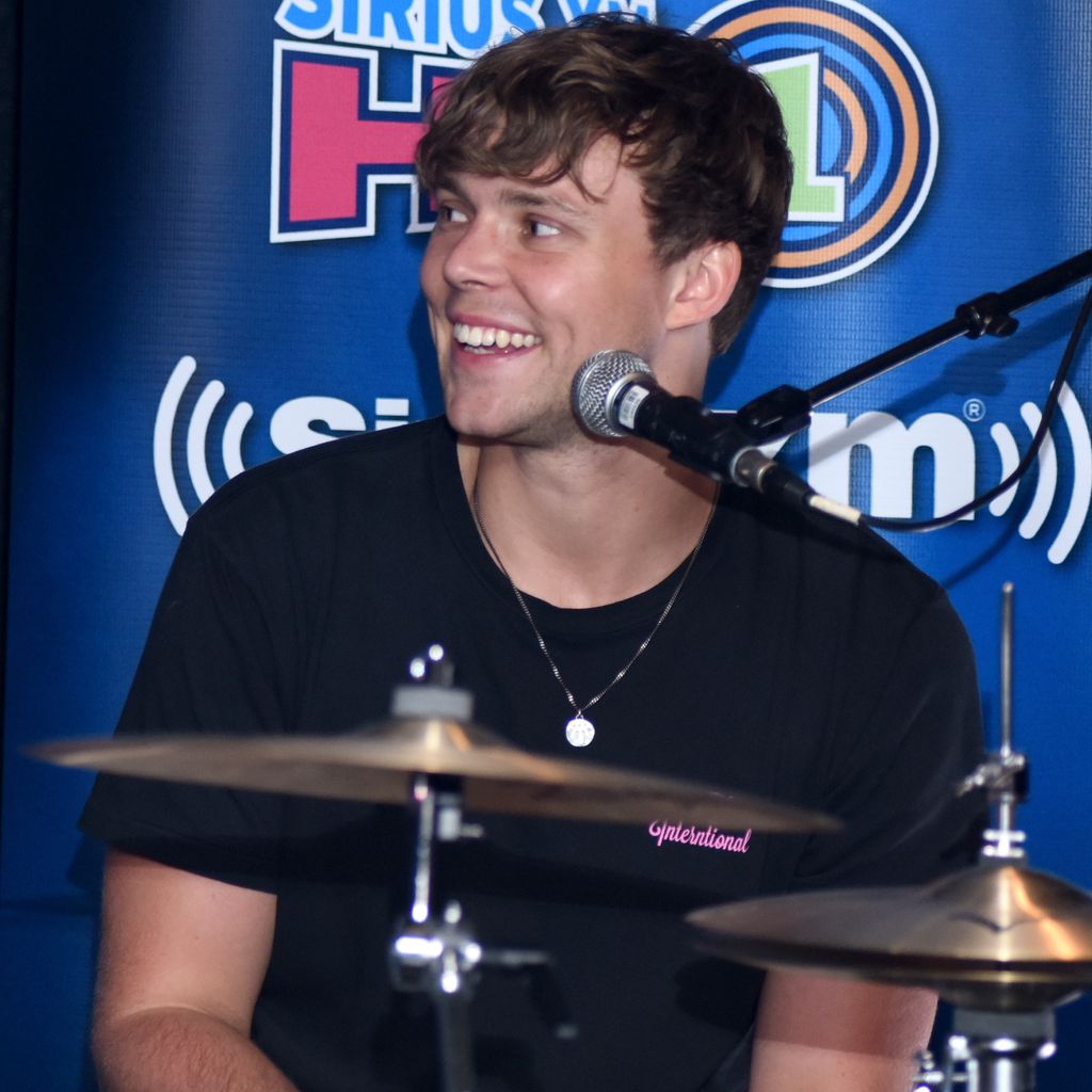 Ashton Irwin, Drummer von 5SOS