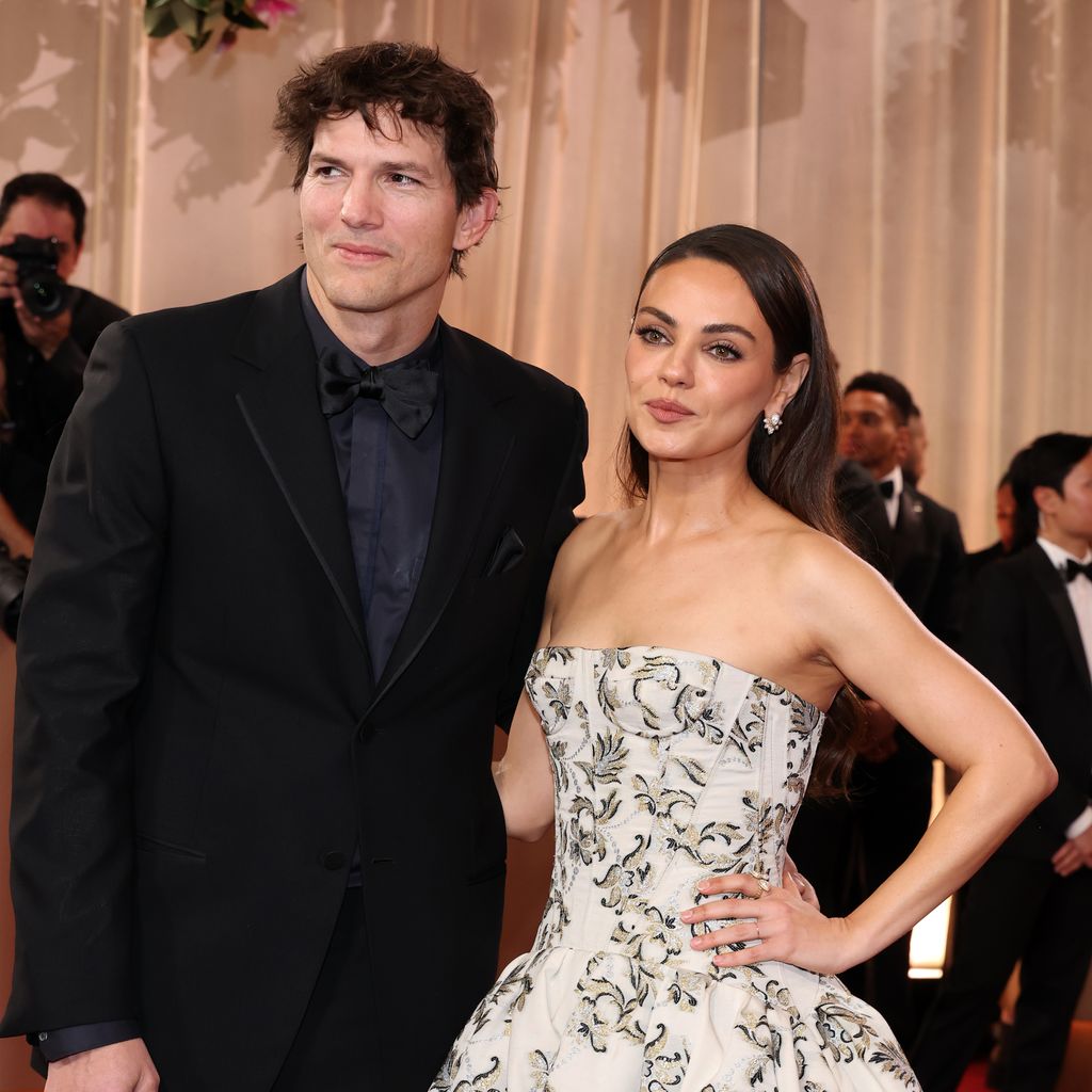 Ashton Kutcher und Mila Kunis bei den Golden Globe Awards 2026 im Beverly Hilton in Beverly Hills