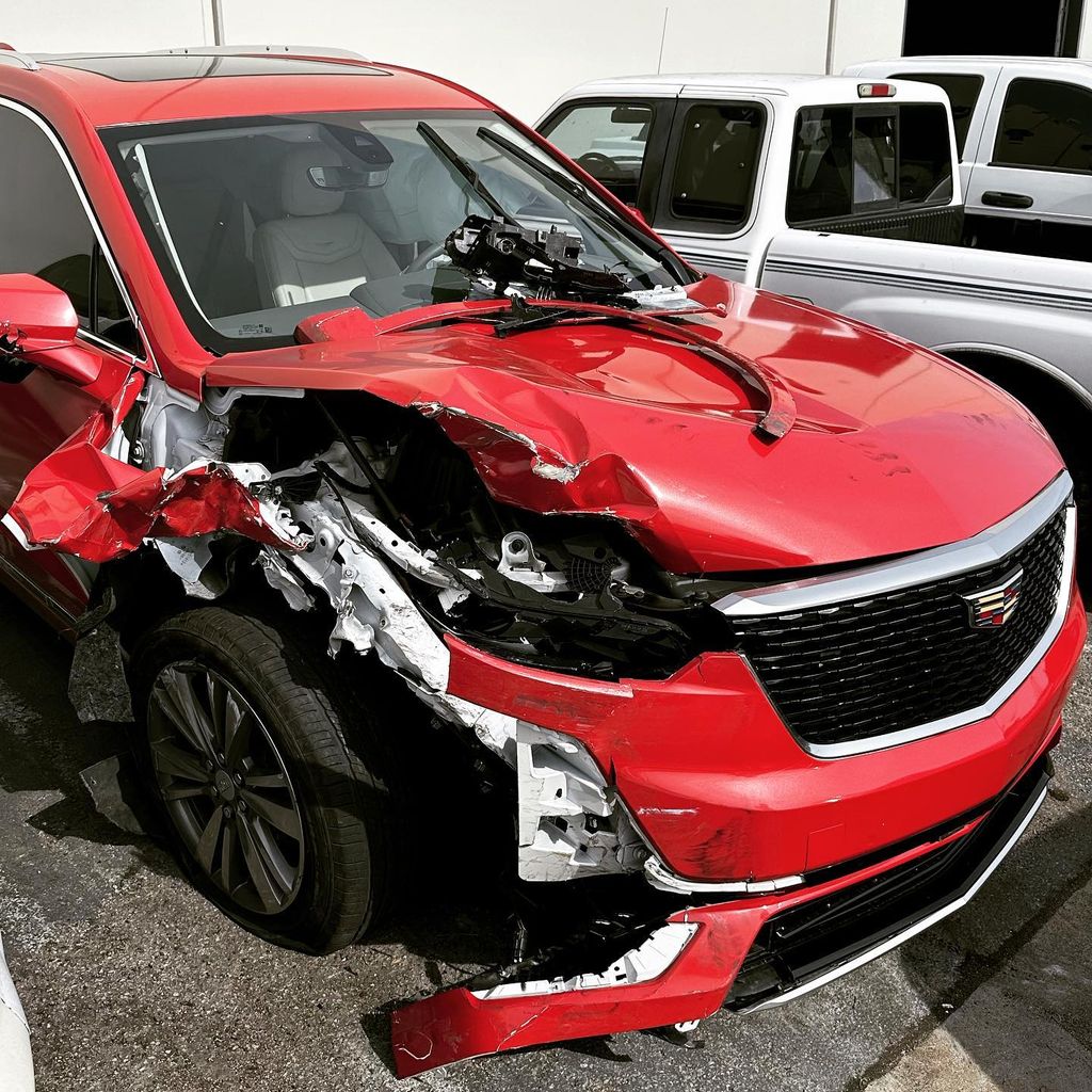 Ata Johnsons zerstörtes Auto