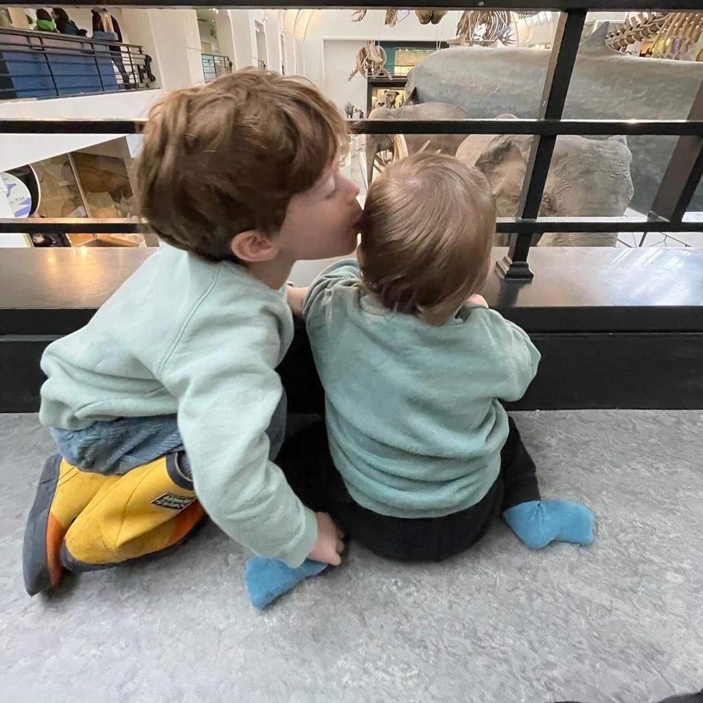 August und Ernest Brooksbank, Söhne von Prinzessin Eugenie