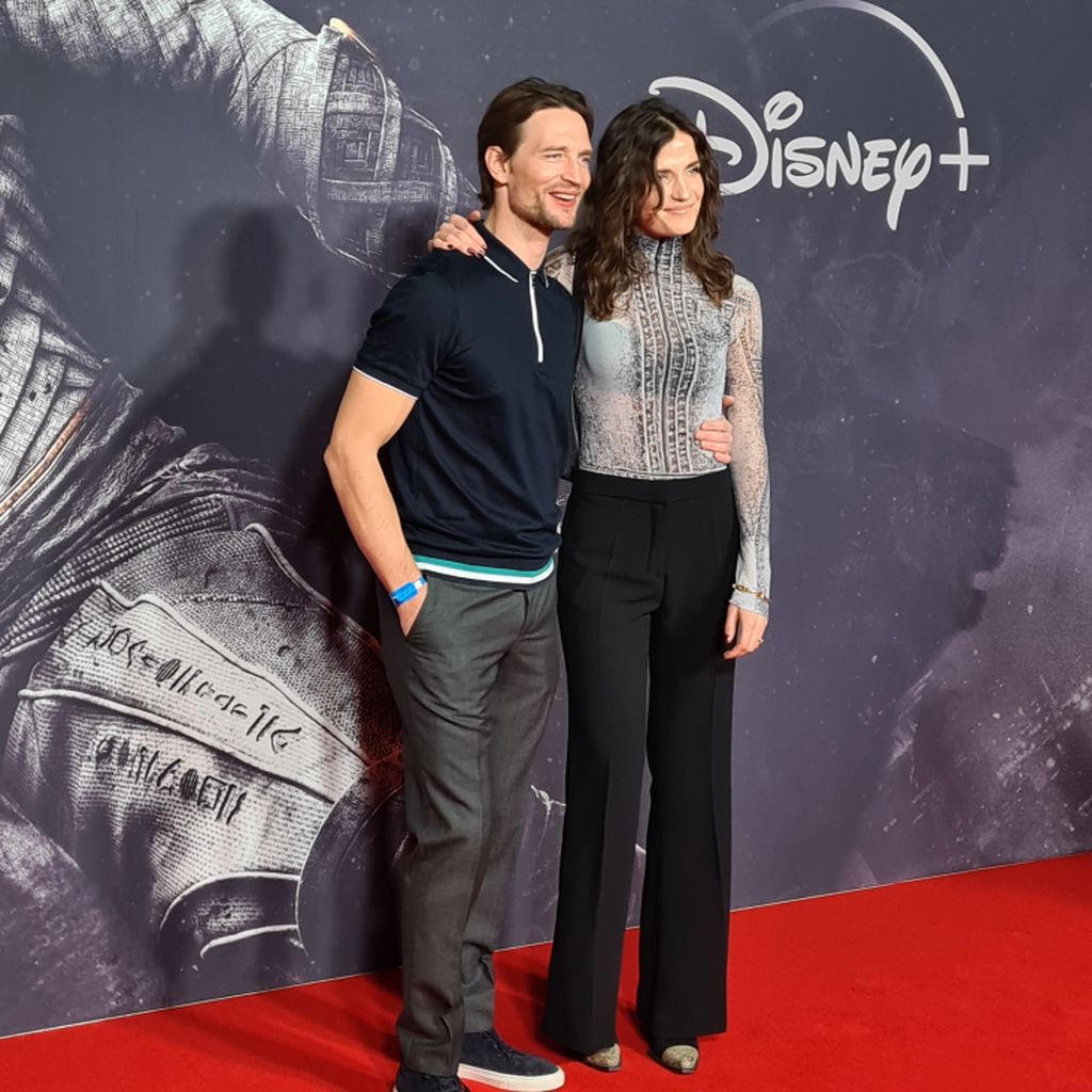 August Wittgenstein mit Mia Rohla auf der "Moon Knight"-Premiere