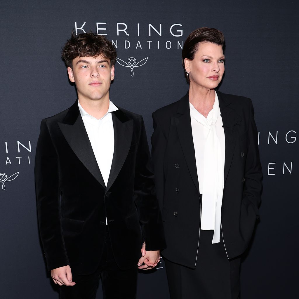 Augustin James und Linda Evangelista im September 2023 in New York City