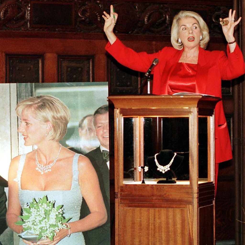 Lorna Kelley versteigert Dianas "Swan Lake Suite" in New York, 16. Dezember 1999