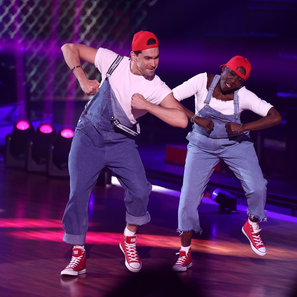 Auma Obama und Andrzej Cibis bei "Let's Dance" 2021